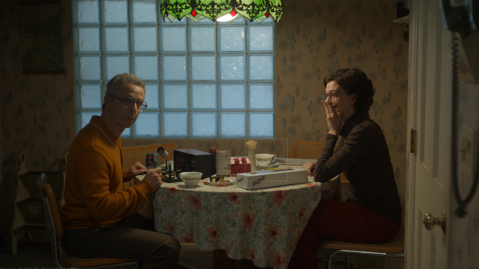 Jeremy Strong and Anne Hathaway sit together as husband and wife in a nifty old time 1980s New York apartment in ARMAGEDDON TIME directed by James Gray. 