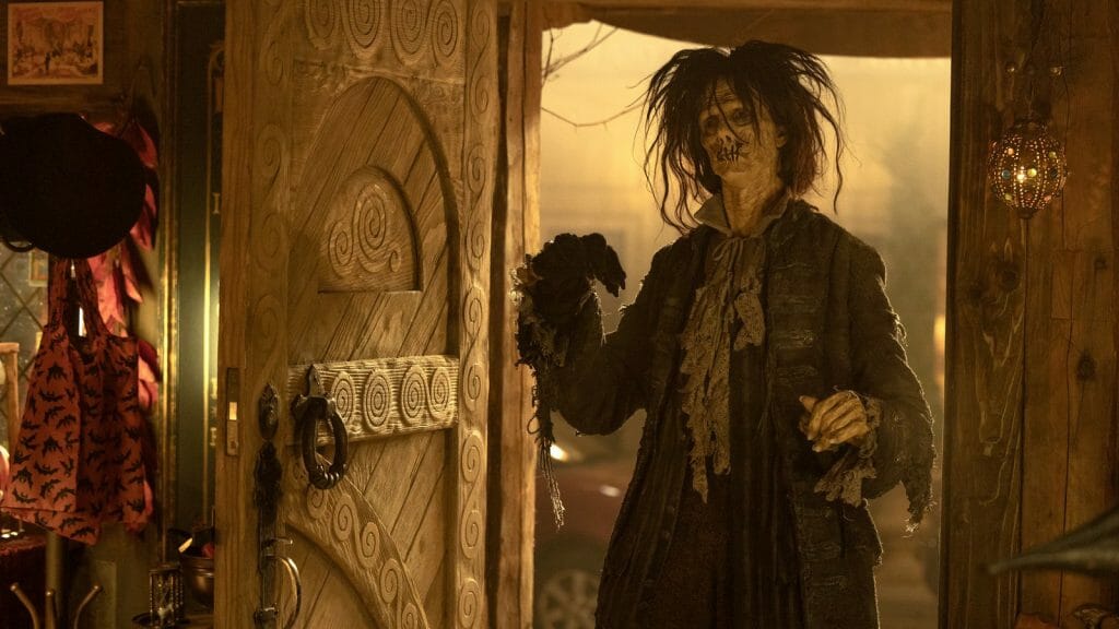 Doug Jones reprises his fan-favorite role of the lovable zombie Billy Butcherson in the legacy sequel HOCUS POCUS 2 streaming only on Disney+. 