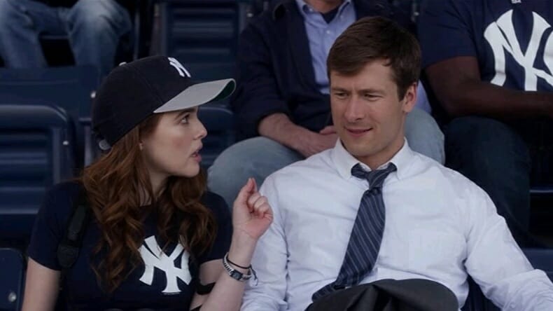 Glen Powell and Zoey Deutch attend a New York Mets baseball game in the rom-com SET IT UP on Netflix, one of our Valentine's Day films to stream for February 2023.