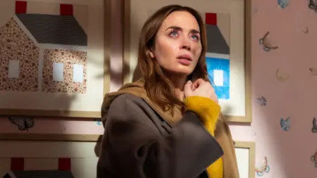 ‘Disclosure Day’ Review – Steven Spielberg’s Awe-Inspiring Return to the Unknown Emily Blunt stars as meteorologist Margaret Fairchild looking up at mysterious bright lights in total shock from inside a children's bedroom in DISCLOSURE DAY.
