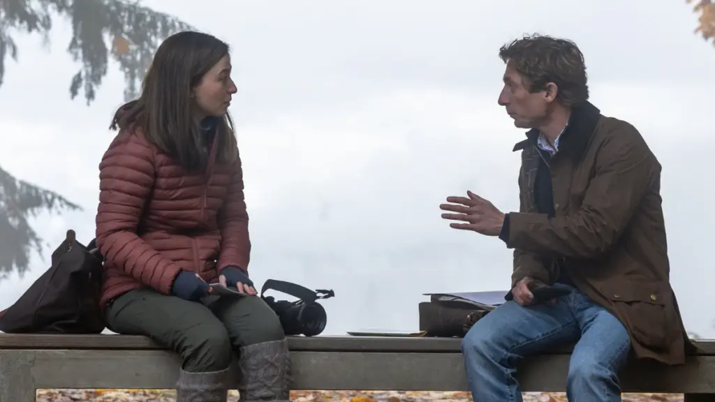 Mikey Madison stars as Facebook whistleblower Frances Haugen meeting Wall Street Journal investigative reporter Jeff Horwitz, played by Jeremy Allen White, for the first time in secrecy in THE SOCIAL RECKONING.  